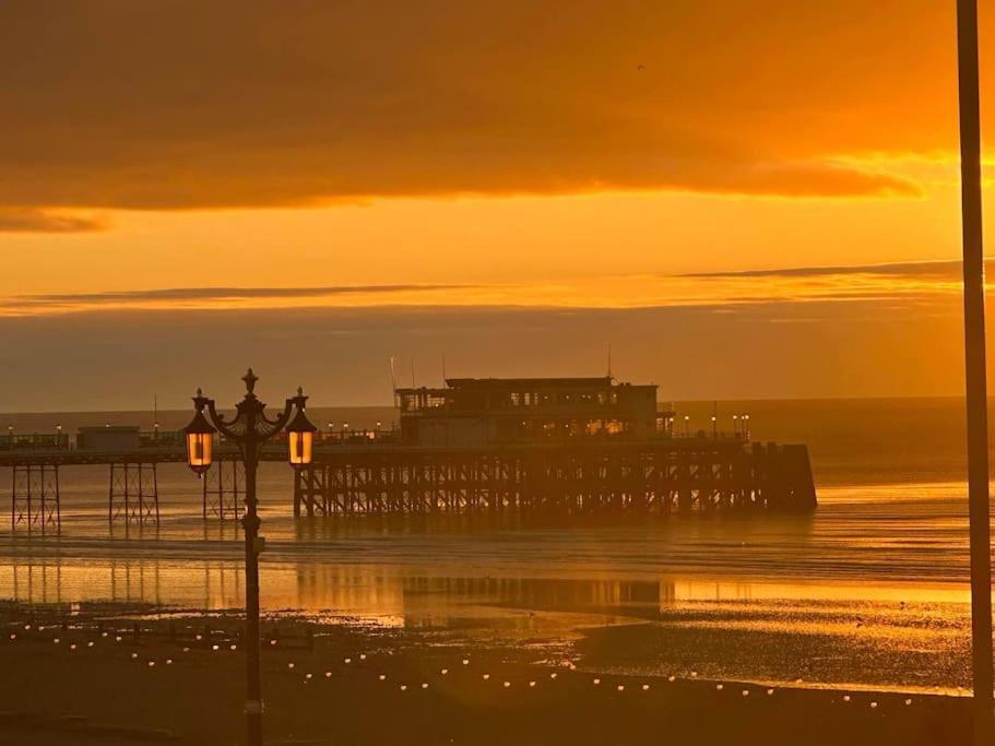 House By The Sea, Holiday home Worthing